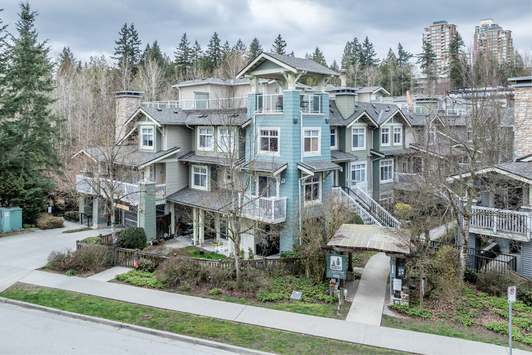 7428 Southwynde Av in Burnaby, BC - Building Photo