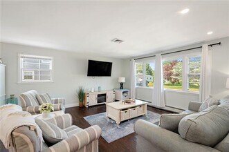 9 Woodlund Ave in Westerly, RI - Building Photo - Building Photo