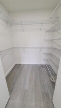 215 Zamora Ave in Coral Gables, FL - Foto de edificio - Building Photo