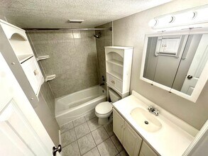 22981 Marine View Dr S in Des Moines, WA - Building Photo - Building Photo