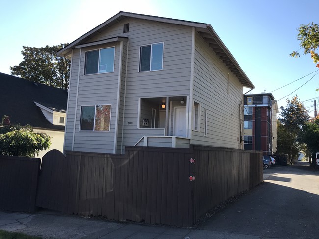 1015 E Jefferson St, Unit A in Seattle, WA - Building Photo - Building Photo