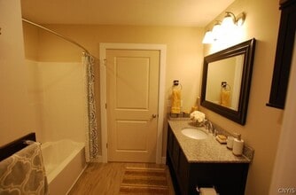 135 Pheasants Run in Kirkland, NY - Building Photo - Building Photo