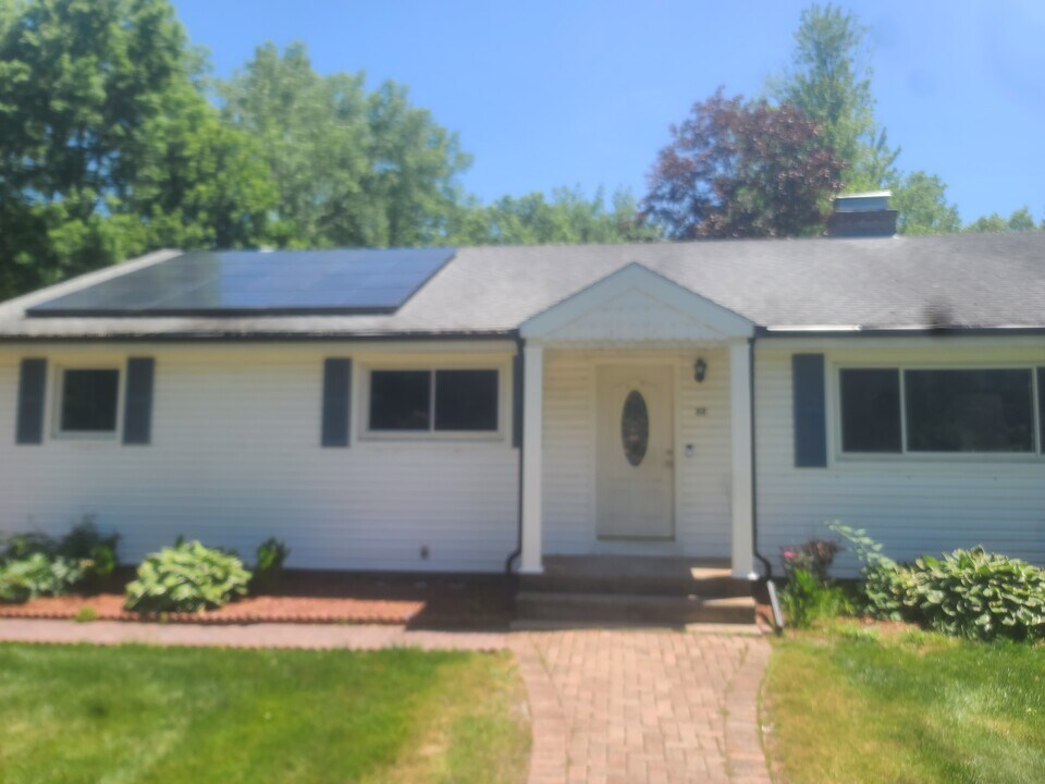 22 Maple Ave in Bloomfield, CT - Building Photo