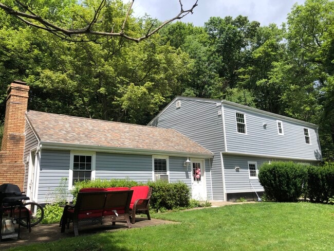 116 Hickory Hill Ln, Unit Bottom Unit
