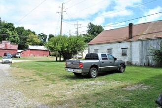 124 S Chillicothe St in South Charleston, OH - Building Photo - Building Photo