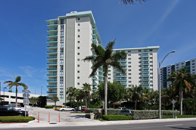 The Tides in Hollywood, FL - Building Photo - Building Photo