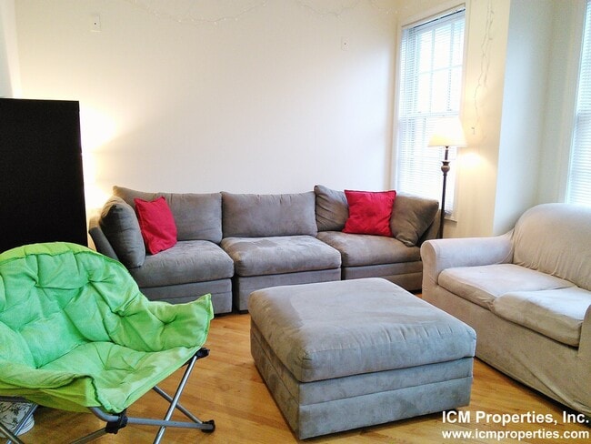 2510 N Southport Ave, Unit 2510 in Chicago, IL - Foto de edificio - Building Photo