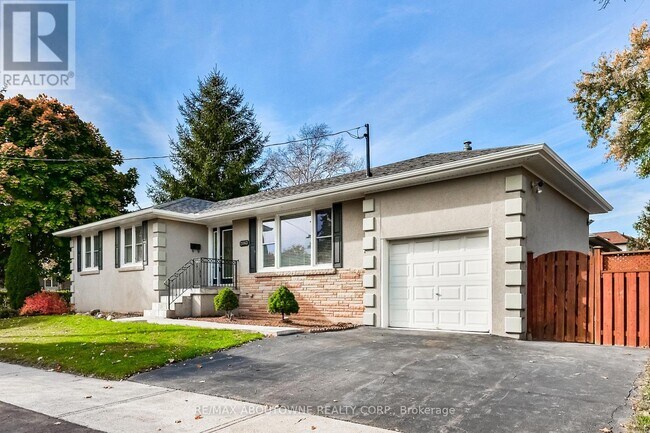 2063 Hixon St in Oakville, ON - Building Photo - Building Photo