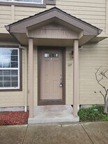 127 N Royal Ave in Eagle Point, OR - Building Photo