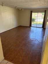 2963 Pinehurst Dr in Las Vegas, NV - Building Photo - Building Photo