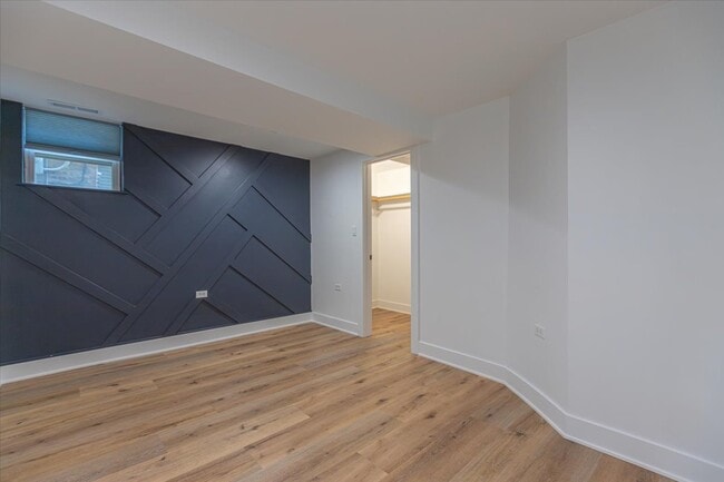 1732 W Beach Ave, Unit G in Chicago, IL - Building Photo - Building Photo