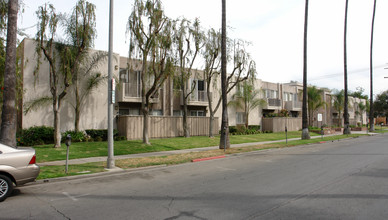 Kittridge Glen Apartments in Van Nuys, CA - Building Photo - Building Photo