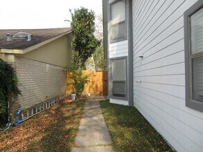 12824 Westpark Dr in Houston, TX - Building Photo - Building Photo