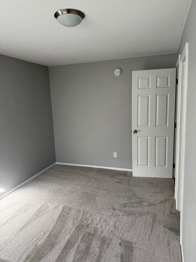 1917 Oakwood Dr in Fort Collins, CO - Building Photo - Building Photo