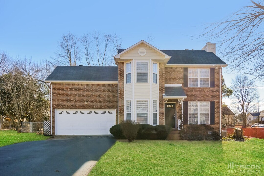 1649 Robert Rd in Columbia, TN - Foto de edificio