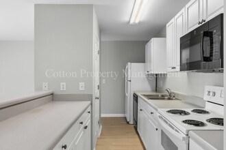 406 N Dickerson St in Burgaw, NC - Foto de edificio - Building Photo