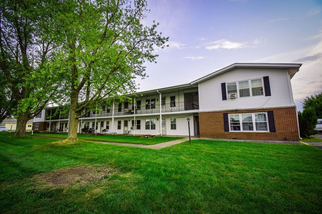 575 Berry Ave in Grayslake, IL - Building Photo