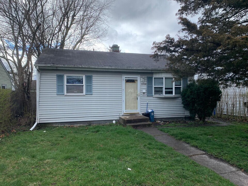 1709 S Warren St in South Bend, IN - Foto de edificio