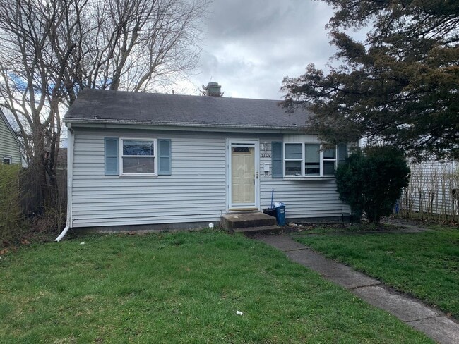property at 1709 S Warren St