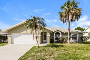 6202 65th Ct E in Palmetto, FL - Building Photo