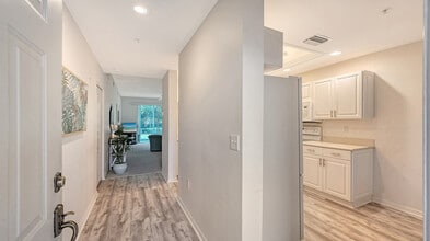 8750 Olde Hickory Ave, Unit 9109 in Sarasota, FL - Foto de edificio - Building Photo