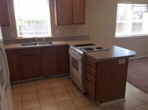 2285 NW McGarey Dr in McMinnville, OR - Building Photo - Building Photo