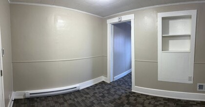 62 W Market St, Unit D in Tiffin, OH - Building Photo - Building Photo