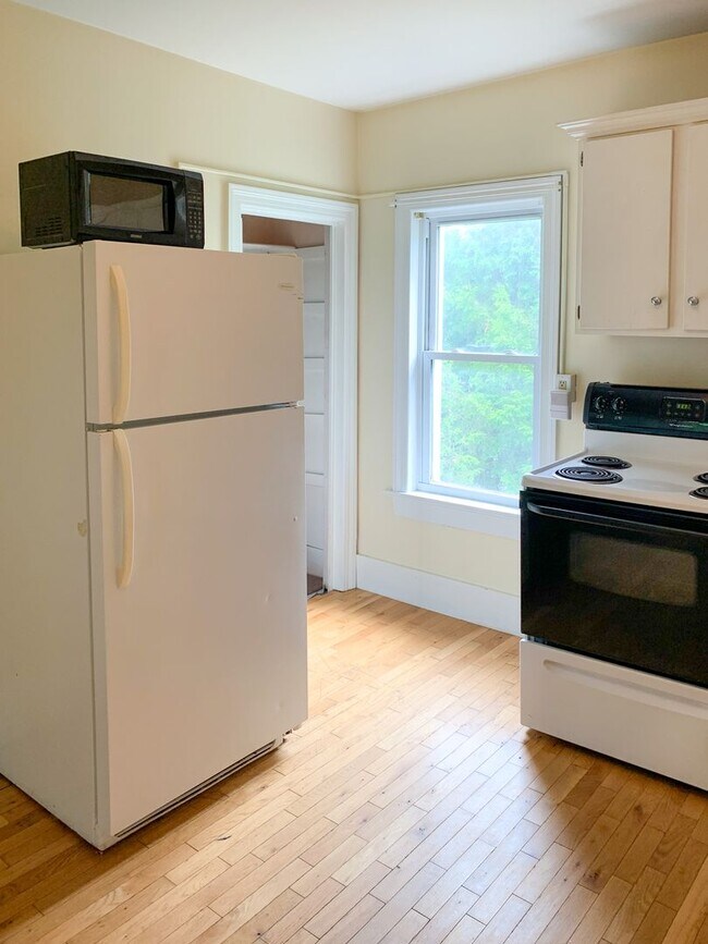 10 Leclair Ave-Unit -A in Winooski, VT - Building Photo - Building Photo
