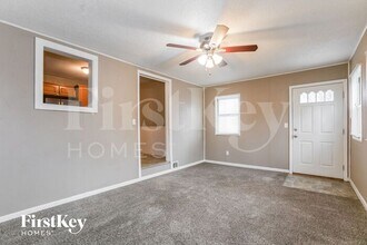 2 NE Ferrell Ln in Kansas City, MO - Building Photo - Building Photo