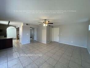 8609 W Roma Ave in Phoenix, AZ - Foto de edificio - Building Photo