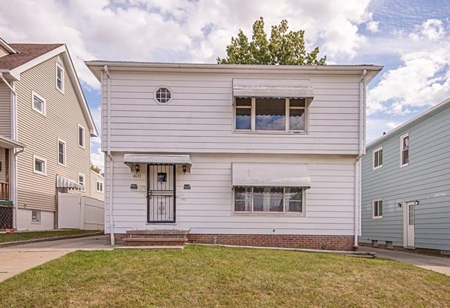 4633 Warner Rd in Garfield Heights, OH - Building Photo - Building Photo