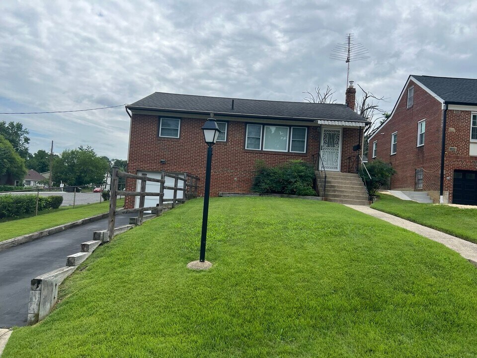 6223 60th Pl in Riverdale, MD - Building Photo
