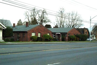 Hamilton Court in Tacoma, WA - Foto de edificio - Building Photo