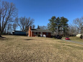 5473 Orchard Dr in Timberville, VA - Building Photo