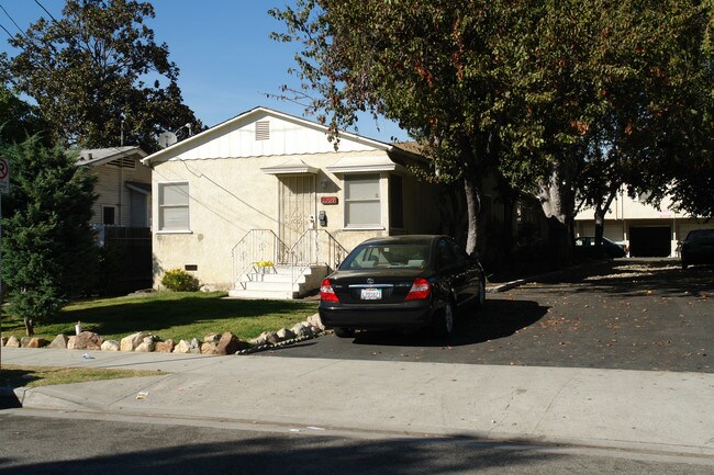 1009-1013 E Acacia Ave in Glendale, CA - Foto de edificio - Building Photo