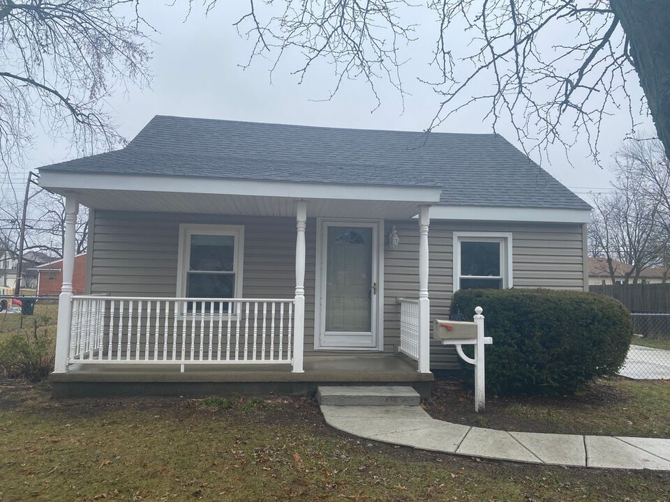 5325 Newberry St in Wayne, MI - Building Photo