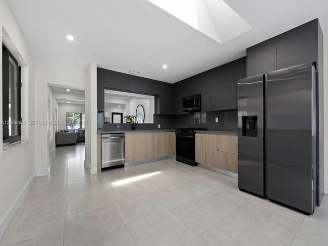 252 E 36th St in Hialeah, FL - Building Photo - Building Photo