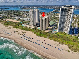 2800 N Ocean Dr in Riviera Beach, FL - Building Photo