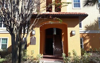 5459 Vineland Rd in Orlando, FL - Building Photo - Building Photo