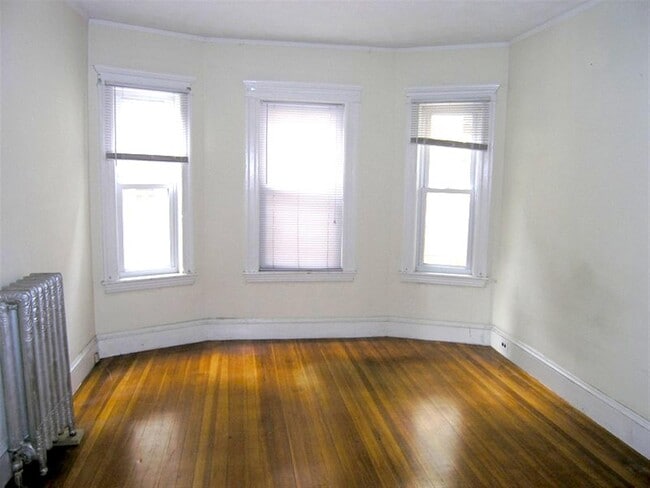 183 College Ave, Unit 1 in Somerville, MA - Building Photo - Building Photo