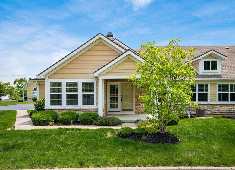 6985 Kinsale Ln in Powell, OH - Building Photo