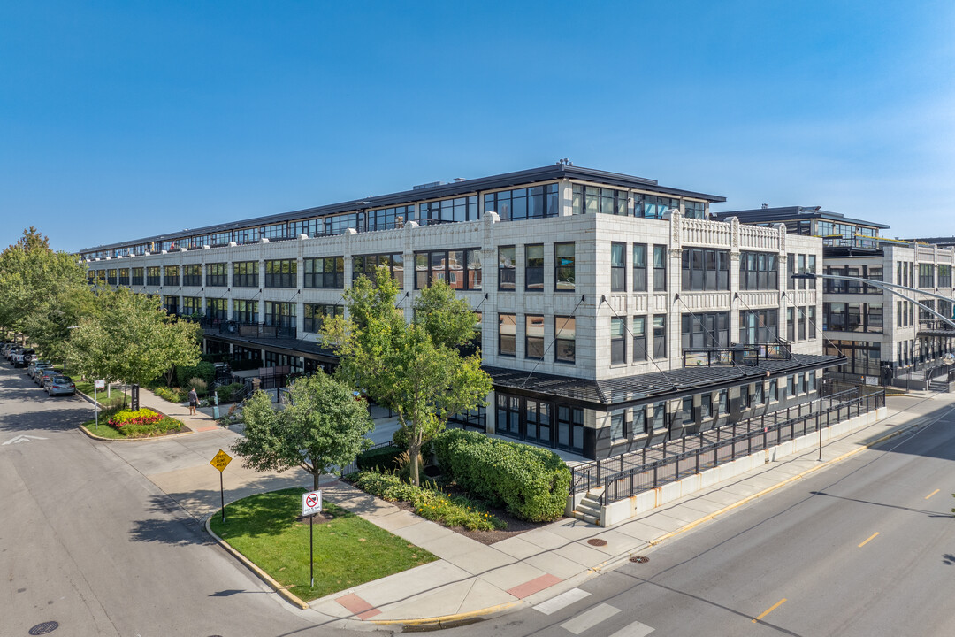 University Commons VI in Chicago, IL - Building Photo