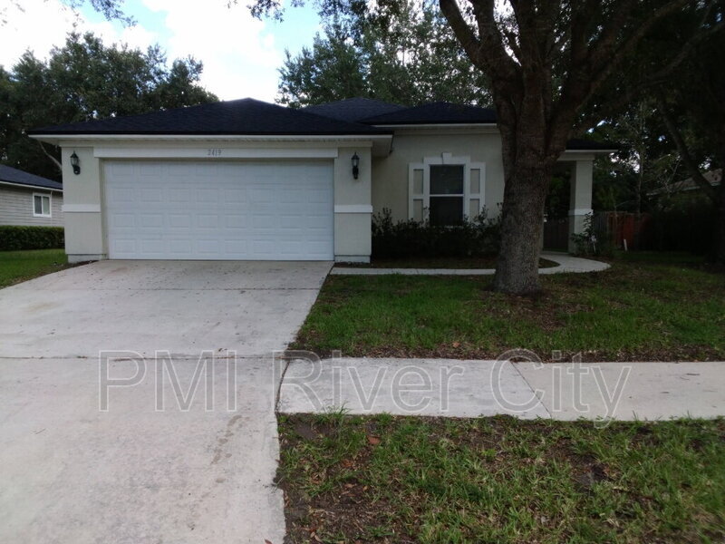 2419 Brian Lakes Dr E in Jacksonville, FL - Building Photo