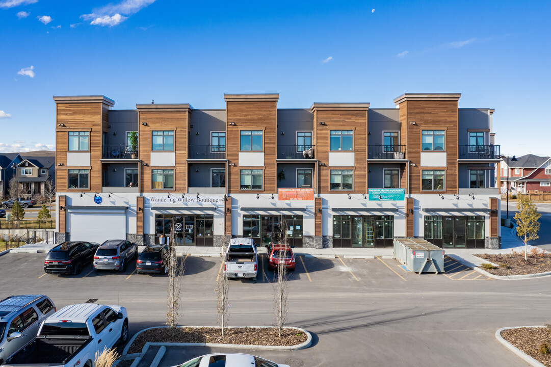 Building 7 in Cochrane, AB - Building Photo