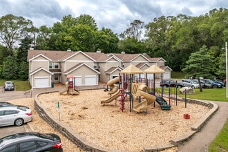 Calibre Ridge in Roseville, MN - Building Photo - Building Photo