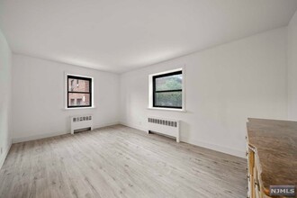 2335 Hudson Terrace in Fort Lee, NJ - Building Photo - Building Photo