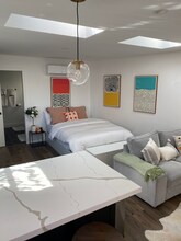 1019 S Sierra Bonita Ave in Los Angeles, CA - Foto de edificio - Building Photo