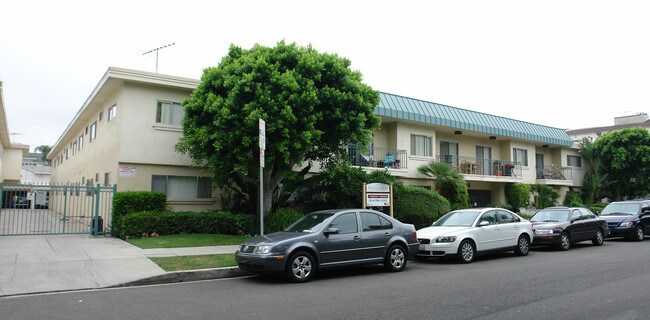 Matilija Court Apartments in Van Nuys, CA - Building Photo - Building Photo