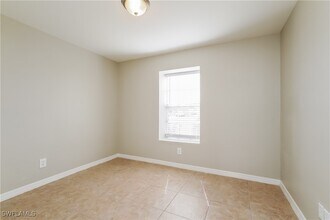 1413 SE 26th St in Cape Coral, FL - Foto de edificio - Building Photo