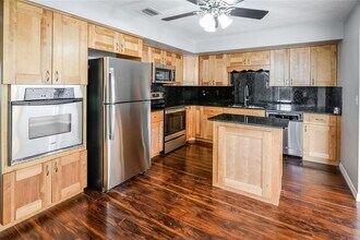 610 Charlotte Ave in Tarpon Springs, FL - Building Photo - Building Photo